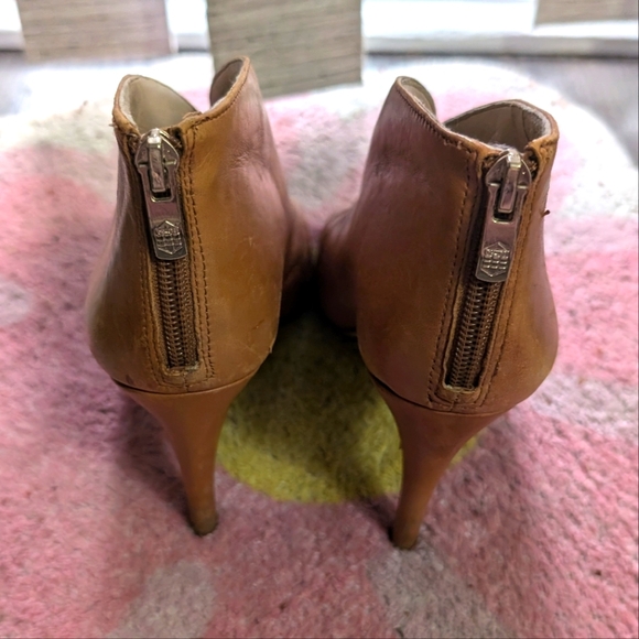 Vince Camuto Peep Toe Zipper Up Caramel Leather Heels - US Women's 8.5 - Picture 9 of 10